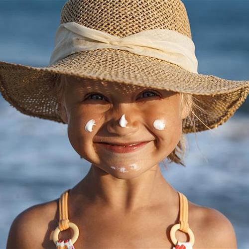 7 von Dermatologen empfohlene Sonnenschutzmittel für Kinder