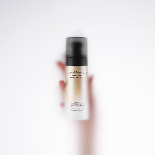 Testamos o spray fixador de maquiagem mineral original bareMinerals