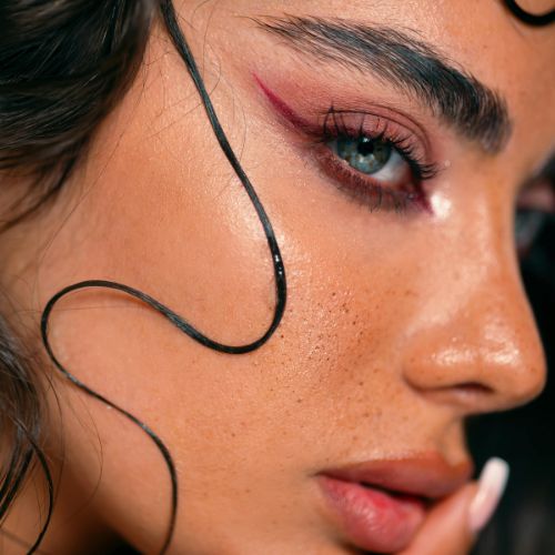 Come valorizzare gli occhi con l'eyeliner in base al colore dei tuoi occhi