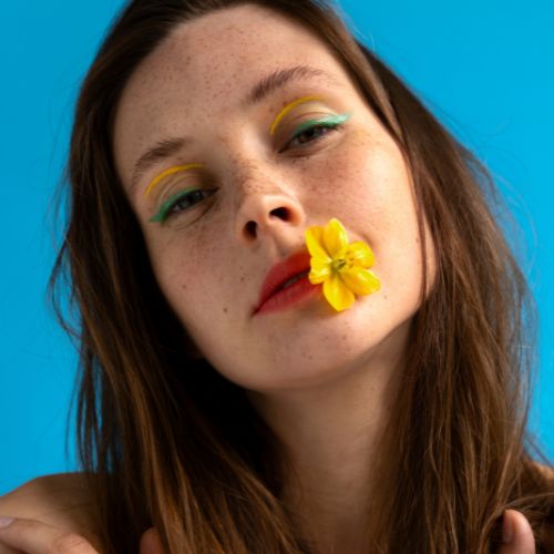 Des couleurs de maquillage qui célèbrent le printemps