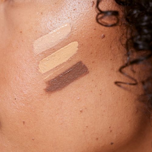Ölfreie und nicht komedogene Make-up-Grundierungen: So wählen Sie die beste aus, wenn Sie fettige Haut haben