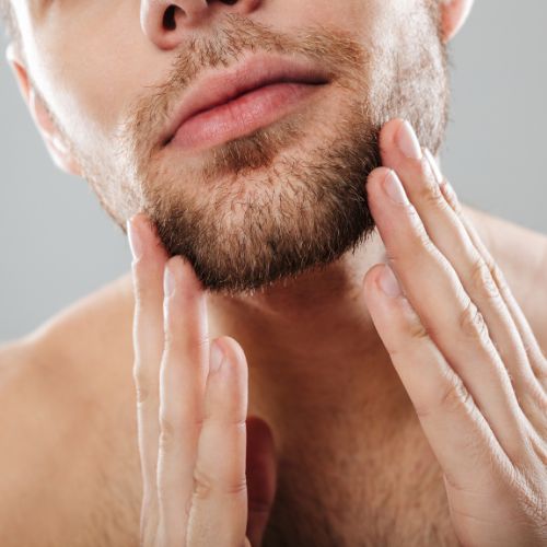 Brufoli sulla barba: perché compaiono e come prevenirli