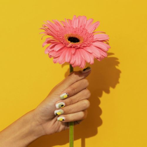 Cores de esmalte para a primavera de 2026: combine tons e fique na moda