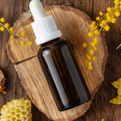 À quoi sert la propolis ? Utilisations, bienfaits et comment la consommer correctement.