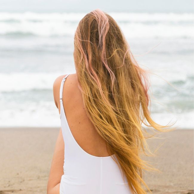 Sonne und Haare: So vermeiden Sie Sonnenschäden