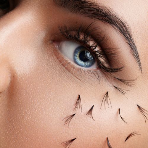 So wählen und bringen Sie künstliche Wimpern passend zu Ihrem Stil an