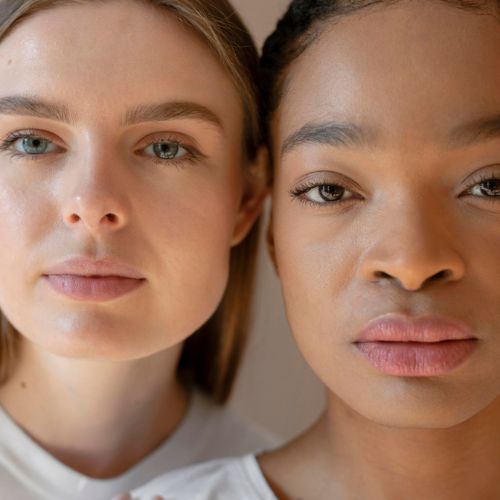Verão, calor e maquiagem: quando escolher BB Cream e quando escolher CC Cream?