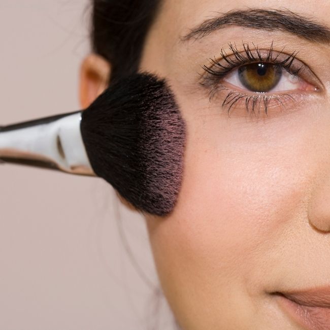 Erdbeer-Make-up: Der Make-up-Trick, der Ihnen den „gerade vom Strand“-Glow verleiht, ohne dass Sie das Haus verlassen müssen