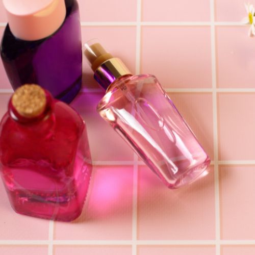 Körpersprays für den Sommer: Was sie sind, wie man sie auswählt und wann man sie anwendet