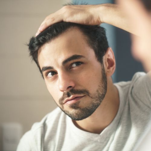 Pourquoi tes cheveux deviennent-ils gras si vite ? 