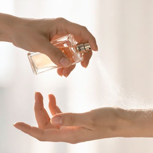Quando devo usar um perfume leve ou um perfume forte?
