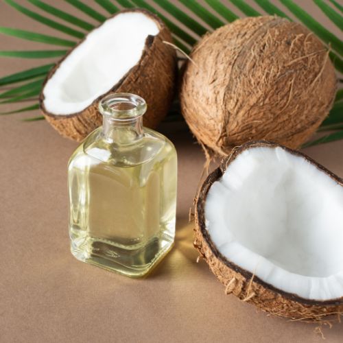 Coconut oil in your beauty routine: learn how to get the most out of it