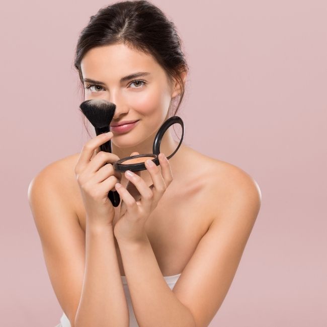 Perfect face in 5 minutes: express makeup with multitasking products