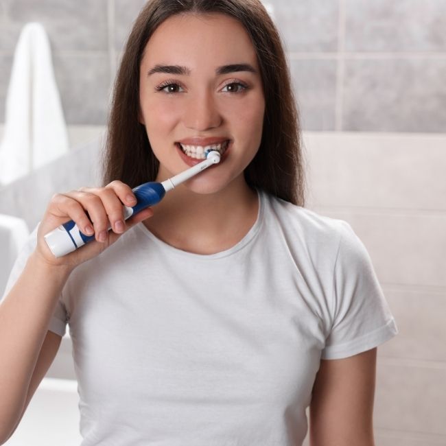 Como clarear os dentes de forma segura e eficaz em casa?