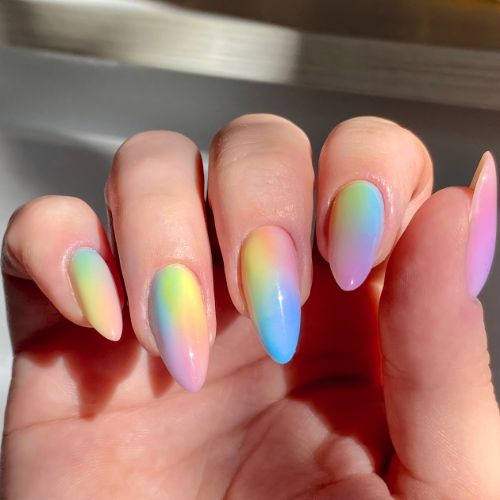 So gelingt Ihnen zu Hause eine Maniküre mit Ombré-Effekt