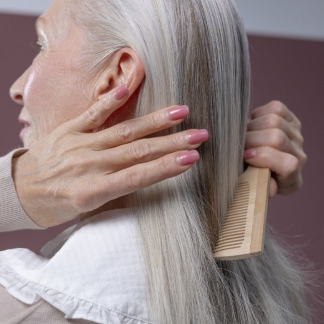 Como usar cabelos brancos com orgulho e quais os produtos de que o seu cabelo precisa.