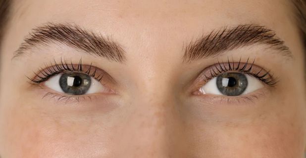 Foto mit Text: Wimpernlifting