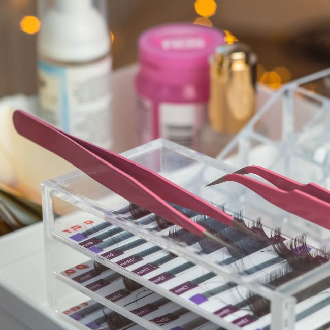 Learn how to remove eyelash extensions at home