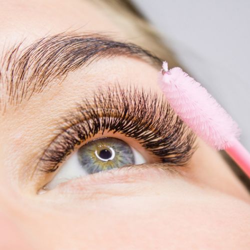 Learn how to remove eyelash extensions at home