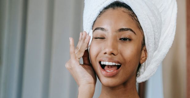 Photo of text: What are eyelash extensions?