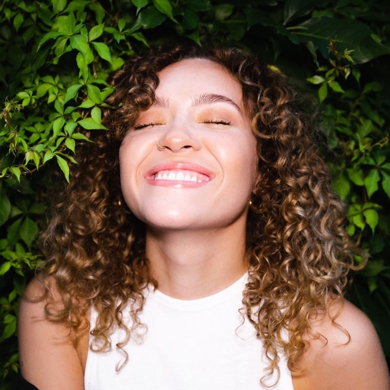 8 antifrizz tips only for curly hair