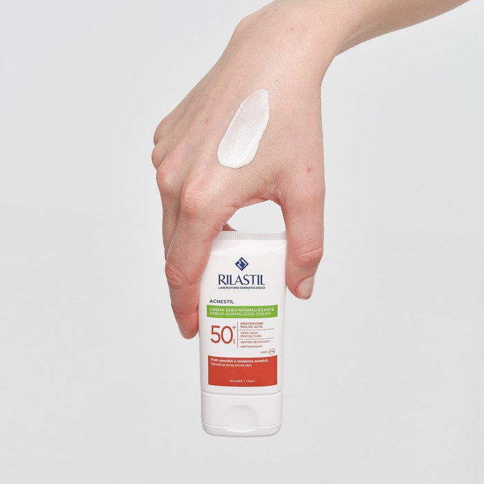 Rilastil Acnestil SPF50+