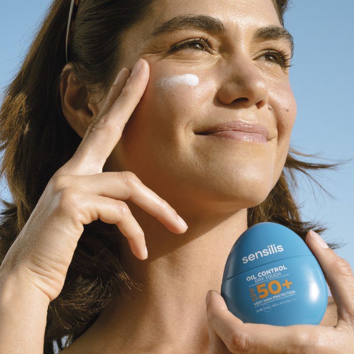 Oil Control Tinted Dry Touch SPF50+