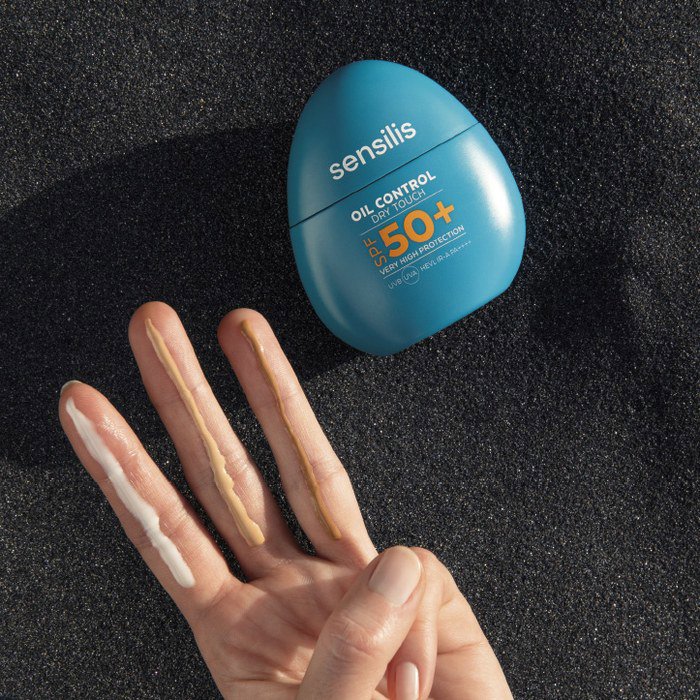 Oil Control Tinted Dry Touch SPF50+